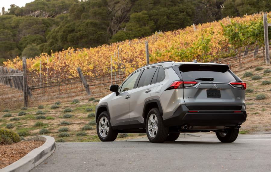  Toyota RAV4 XLE 2018 года  (NA) (фото 18 из 26)